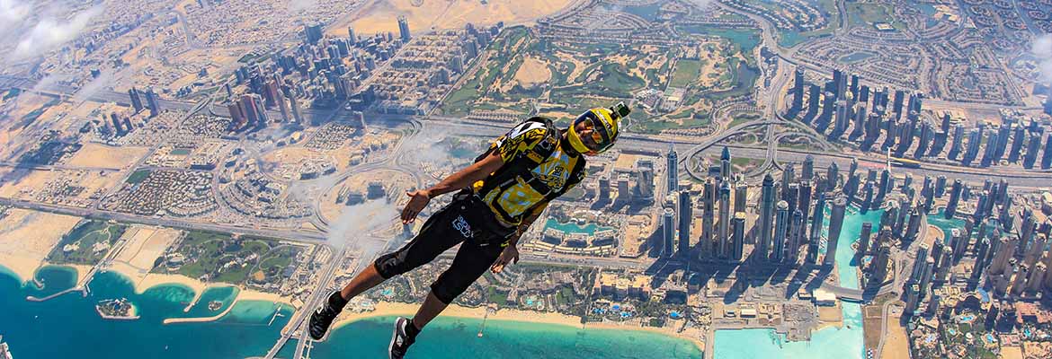 Skydive Abu Dhabi from Dubai & القفز بالمظلات أبو ظبي من دبي